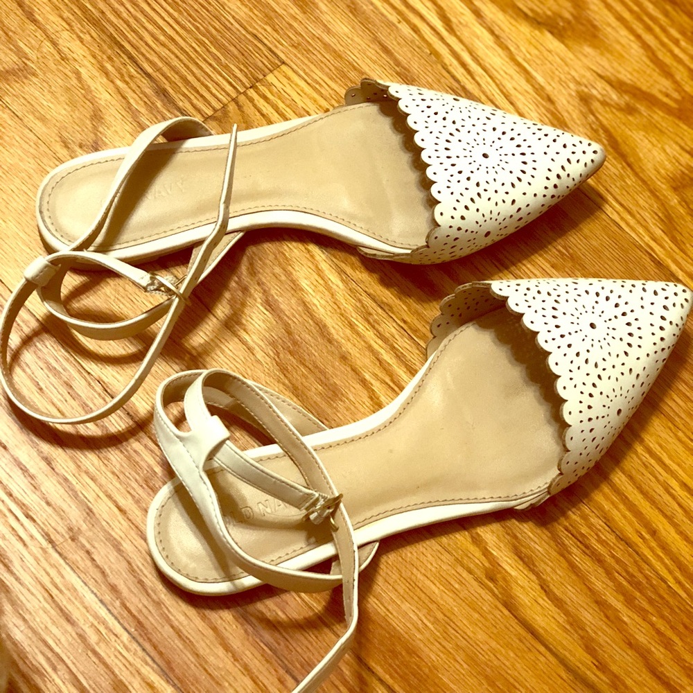 Laser cut flats with strap